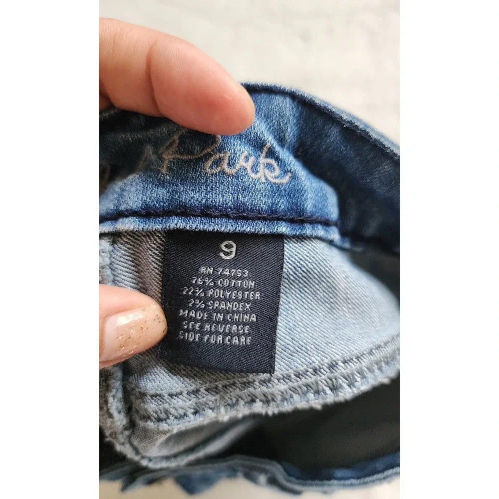 Wishful Park Womens Distressed Y2K Denim Shorts Medium Wash Blue Size 9 JS413354